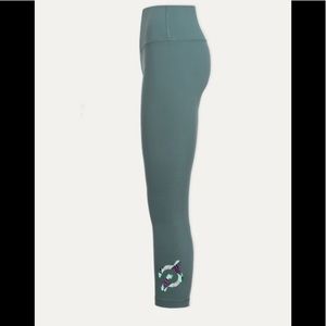 Lululemon Peloton Size 6 Jungle Wunder Under